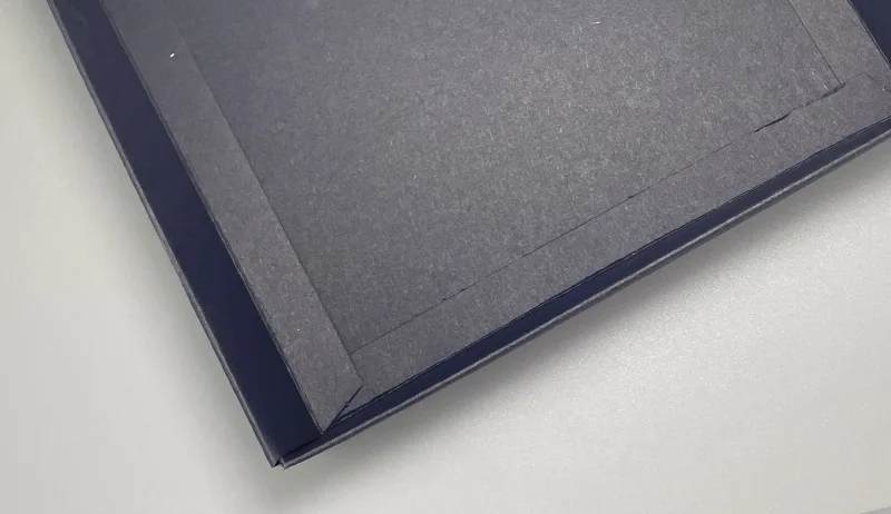 Pre-folded tray insert for mailer box packaging